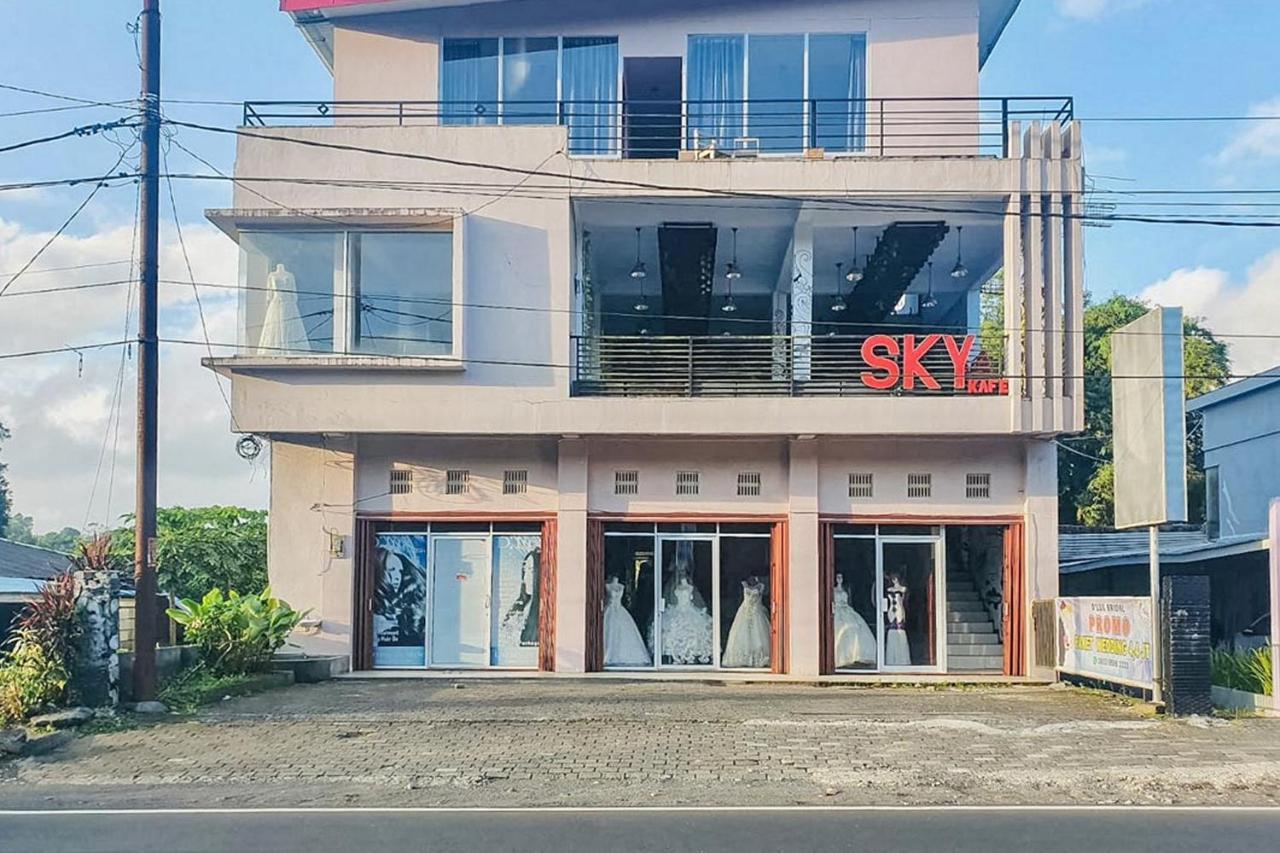 Sky Residence Tomohon Mitra Reddoorz Exterior foto